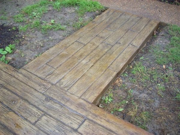 weatherwood-plank-stamped-concrete-walttools-path-2