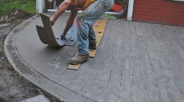 weatherwood-plank-stamped-concrete-walttools-application-example